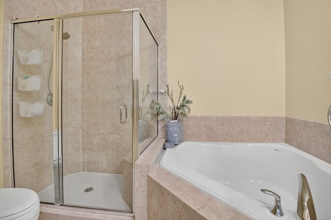 Building Photo - 2601 Hume Dr