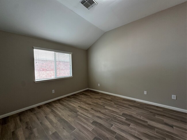 Building Photo - 18515 Skippers Helm