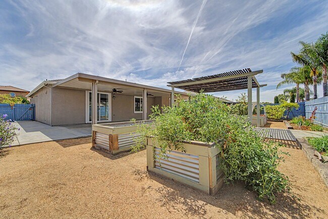 Building Photo - 1469 Dunwoody Dr