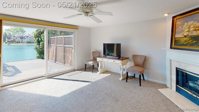 Building Photo - 18182 Blue Heron Dr W