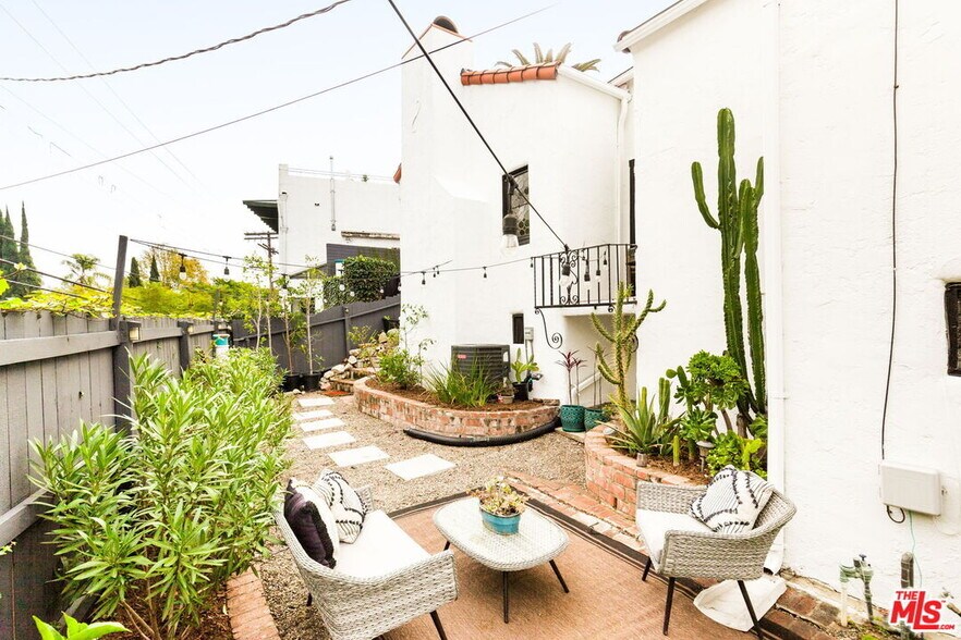 Building Photo - 2251 N Cahuenga Blvd