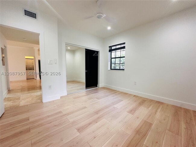 Building Photo - 1470 Lincoln Terrace