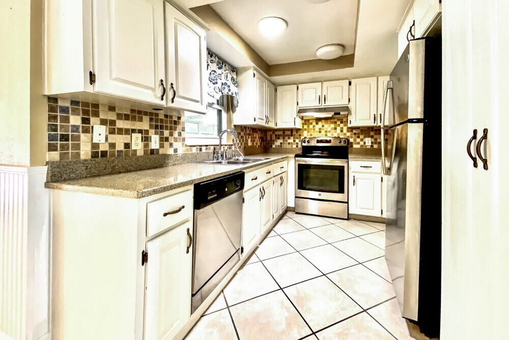 Building Photo - 11351 Collingswood St