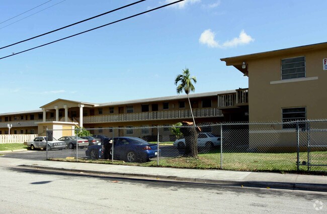 Building Photo - 1465 NW 19th Ter