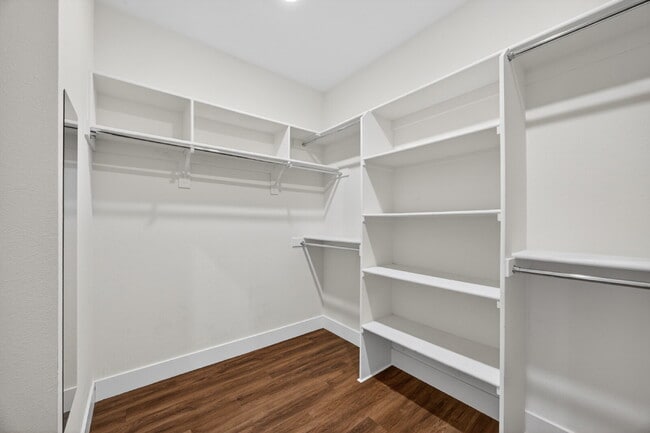 Building Photo - Charming 3-Bedroom Haven in Elk Grove with 2 Full Baths and 1603 Sq Ft of Comfort!