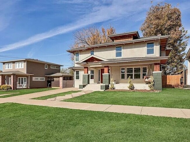 Building Photo - 213 NE 14th St