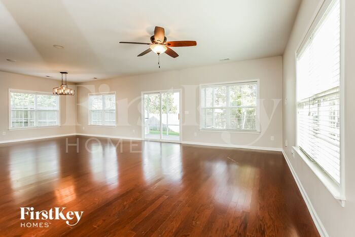 Building Photo - 328 Drayton Pl Dr