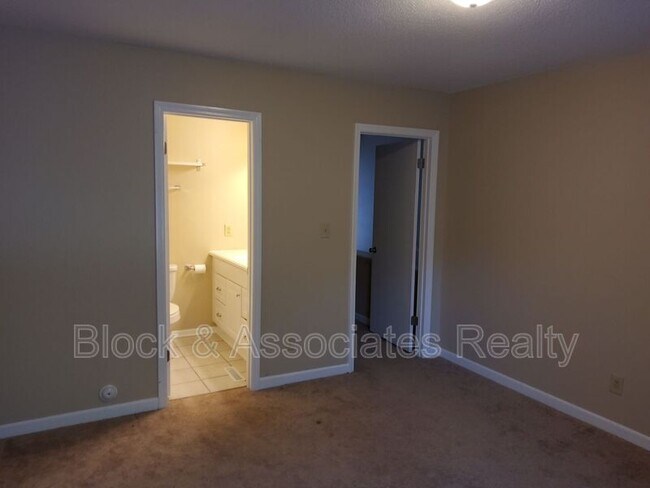 Building Photo - 185 Forest View Dr