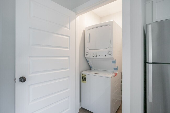 Building Photo - Downtown Savannah Carriage House New Construction