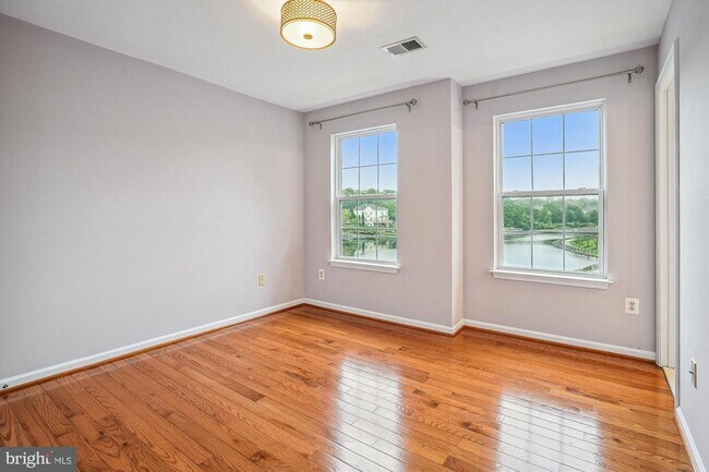 Building Photo - 9305 Sumner Lake Blvd