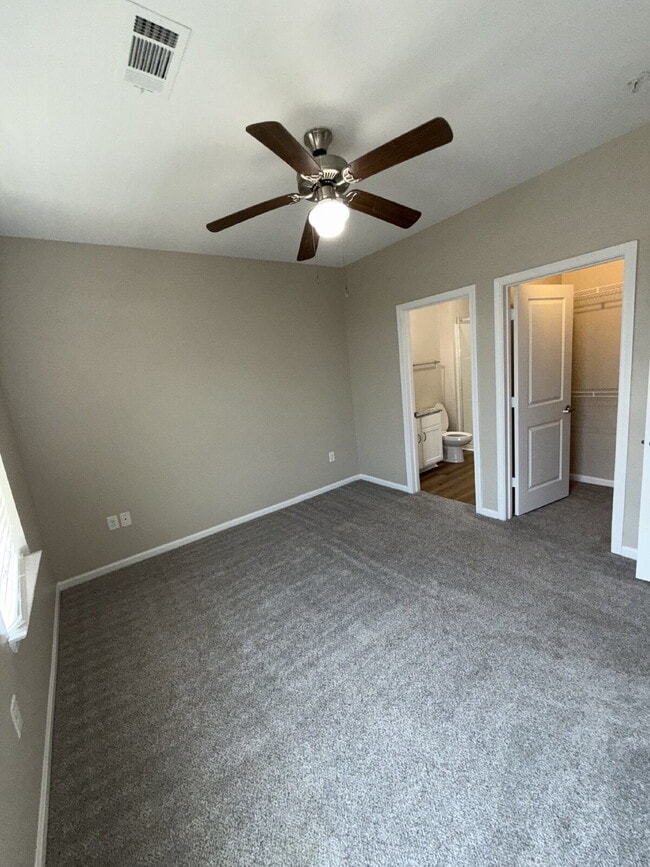 Building Photo - 222 Town Center Dr