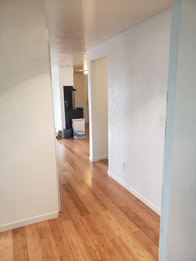 Building Photo - 3B1BA home, 956sqft, available 1/8/2027, large partially fenced yard, 2 shop spaces, carport and ...