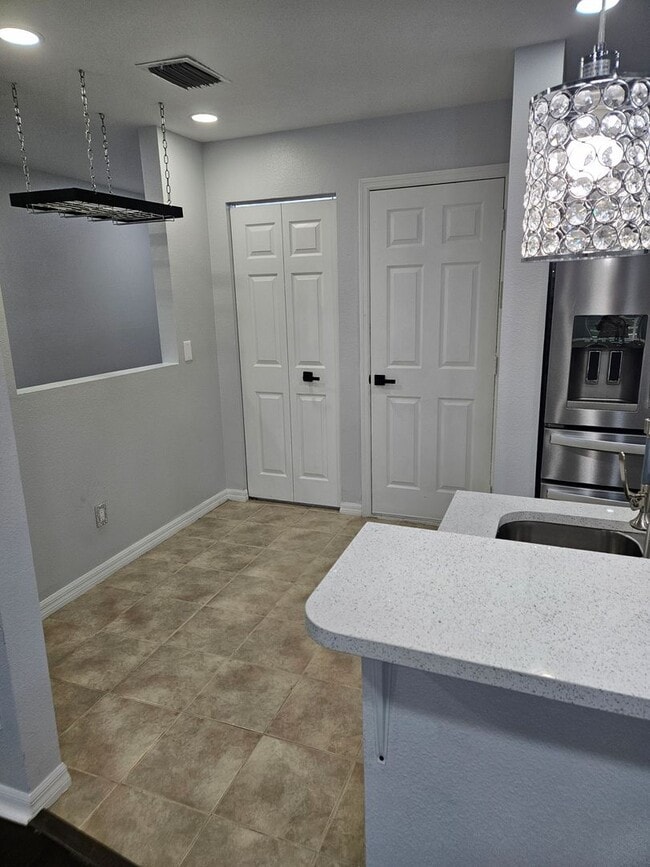 Building Photo - Stunning Fully Renovated Townhouse for rent in Land O' Lakes – Your Dream Home Awaits!