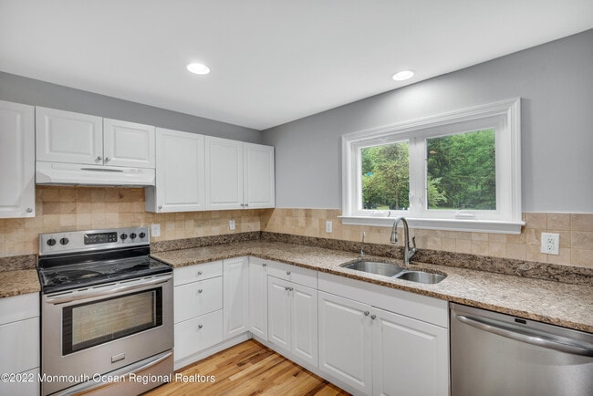 Building Photo - 5 Dugans Ln