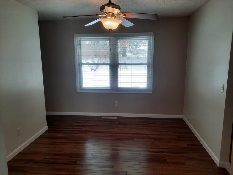 Building Photo - 144 Brentwood Dr