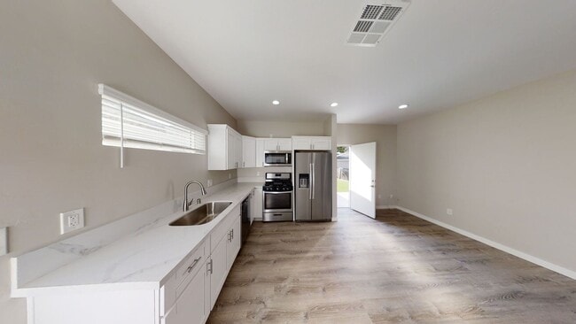 Primary Photo - 4BD/2BA, Great Yard Space!