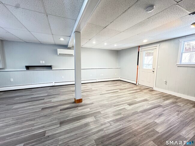 Building Photo - 8 Wildwood Rd