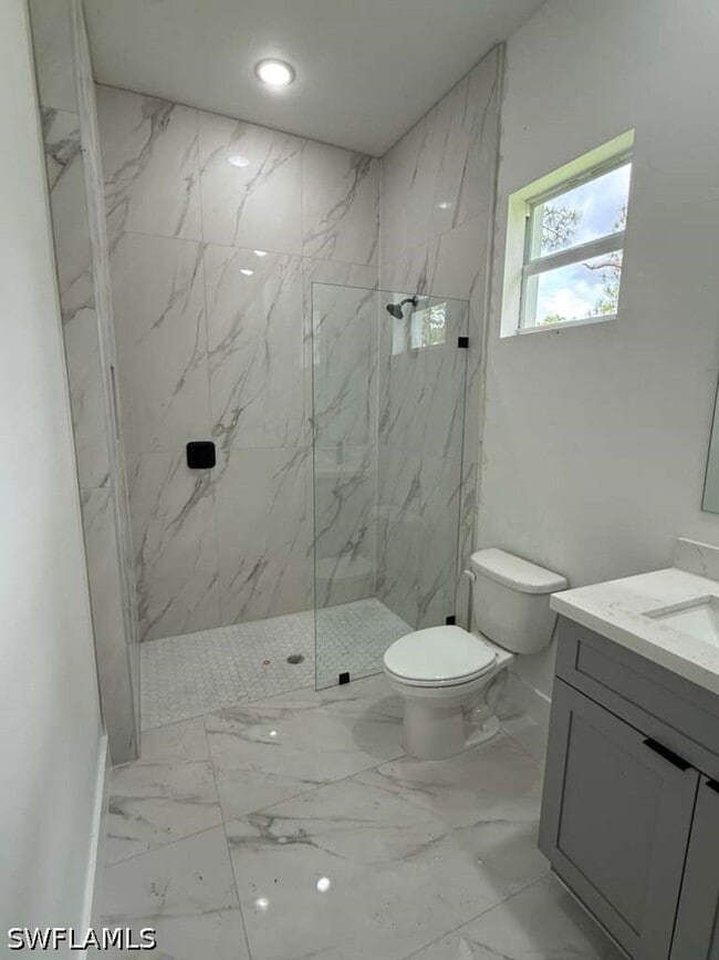 Building Photo - 723 Epps Brown St E