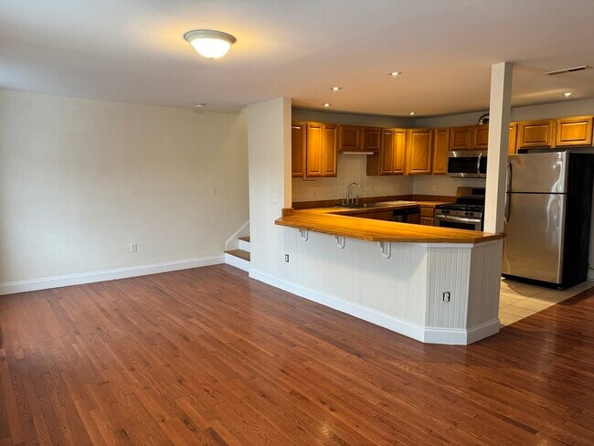 Building Photo - 15 Hamilton St