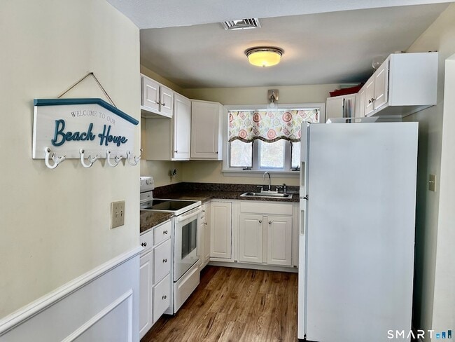 Building Photo - 51 Billow Rd