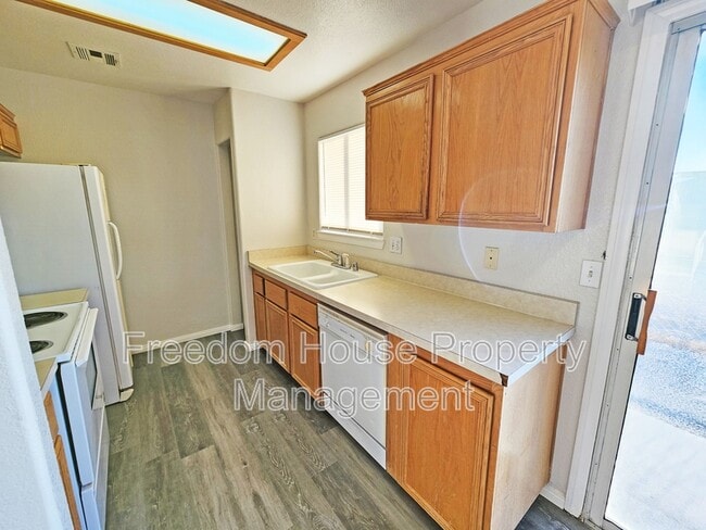 Building Photo - 1381 Ogallala St