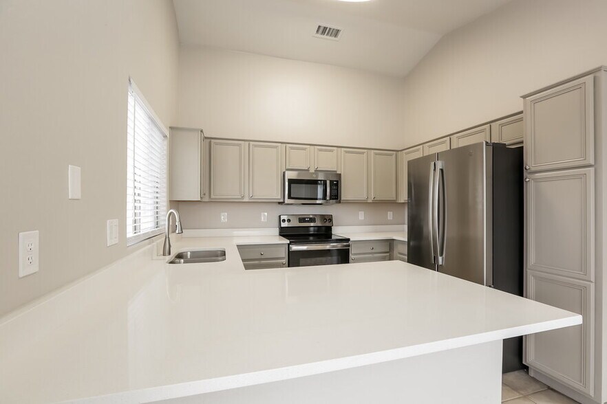 Building Photo - 5802 S 54th Ln