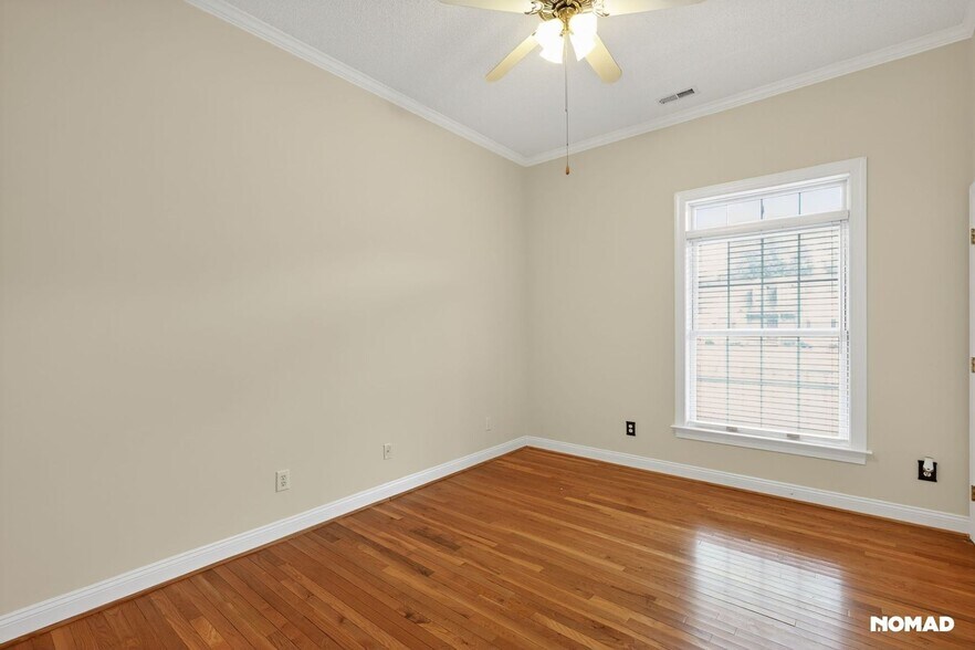 Building Photo - 401 Adler Ln