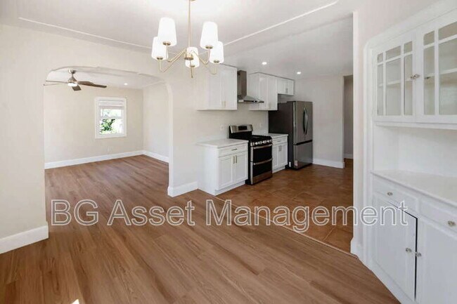 Building Photo - 2801 Sabral Cir