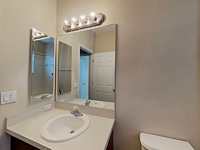 Building Photo - 3465 Bromfield Dr