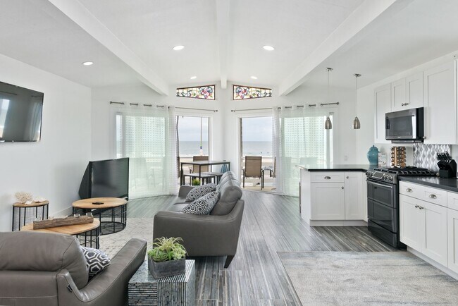 Building Photo - Fully Furnished, Oceanfront Boardwalk in Newport Beach