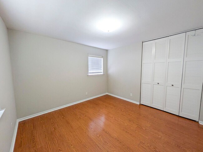 Building Photo - 6510 Daisy Dr