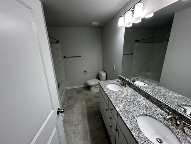 Building Photo - 6031 Villa Ford Ln