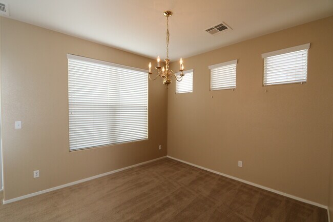 Building Photo - Beautiful Spacious 4 Bedroom Home!