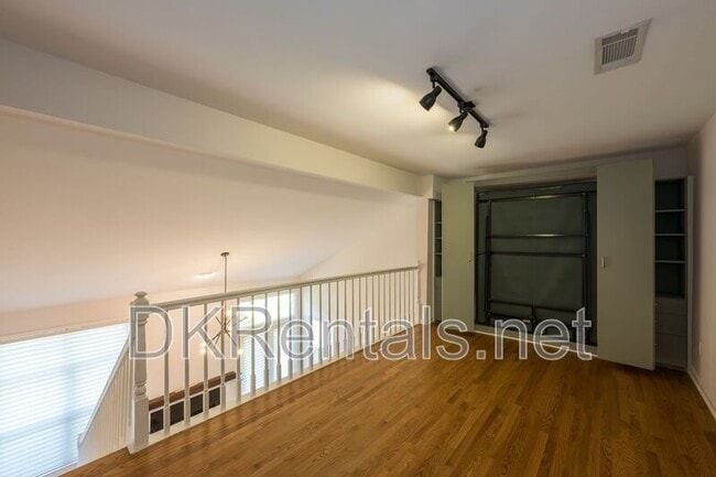 Building Photo - 521 McGill Park Ave NE