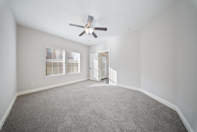 Building Photo - 4004 Weslow St