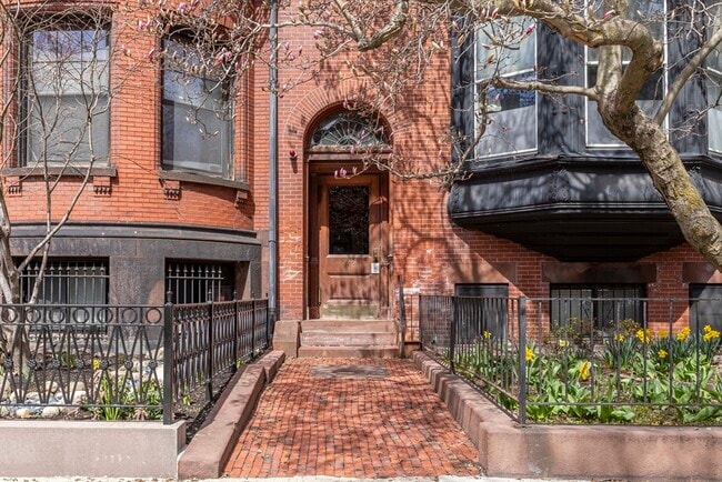 Building Photo - 462 Beacon St