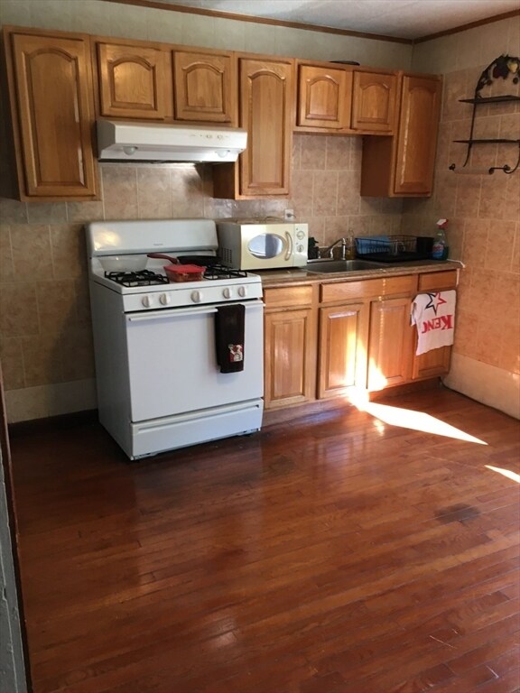 Primary Photo - 739 Parker St