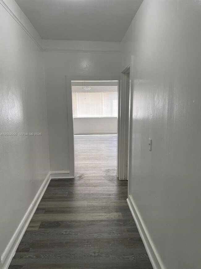 Building Photo - 817 4th St