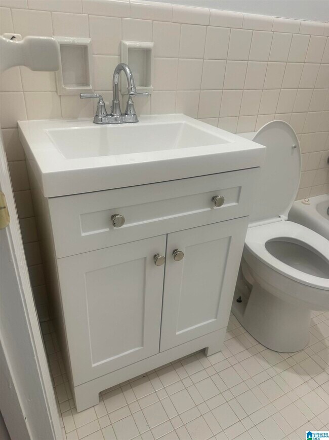 Building Photo - 4035 Montclair Rd