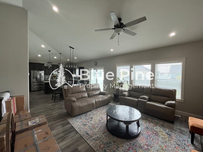 Building Photo - 737 Wilshire Pl