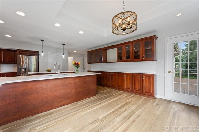 Building Photo - 2802 Wedgewood Dr