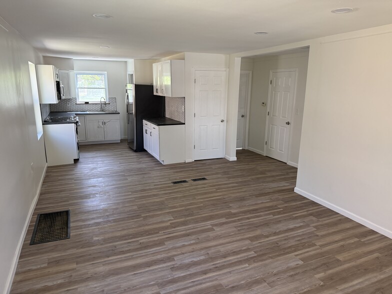 Building Photo - 2031 Carpenter Dr