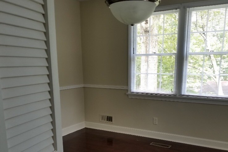 Building Photo - 111 Canyon Dr