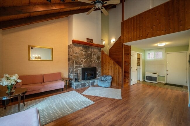 Building Photo - 50 Pines Dr