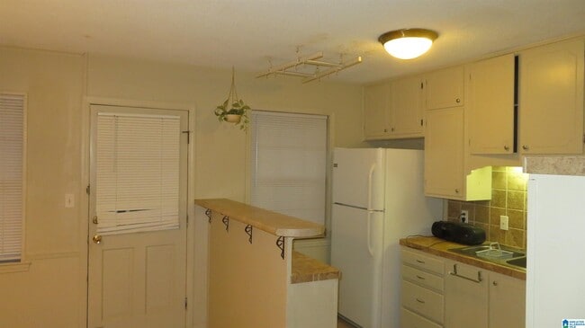 Building Photo - 3937 Montclair Rd