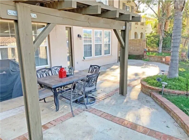 Building Photo - 26915 Augusta Pl