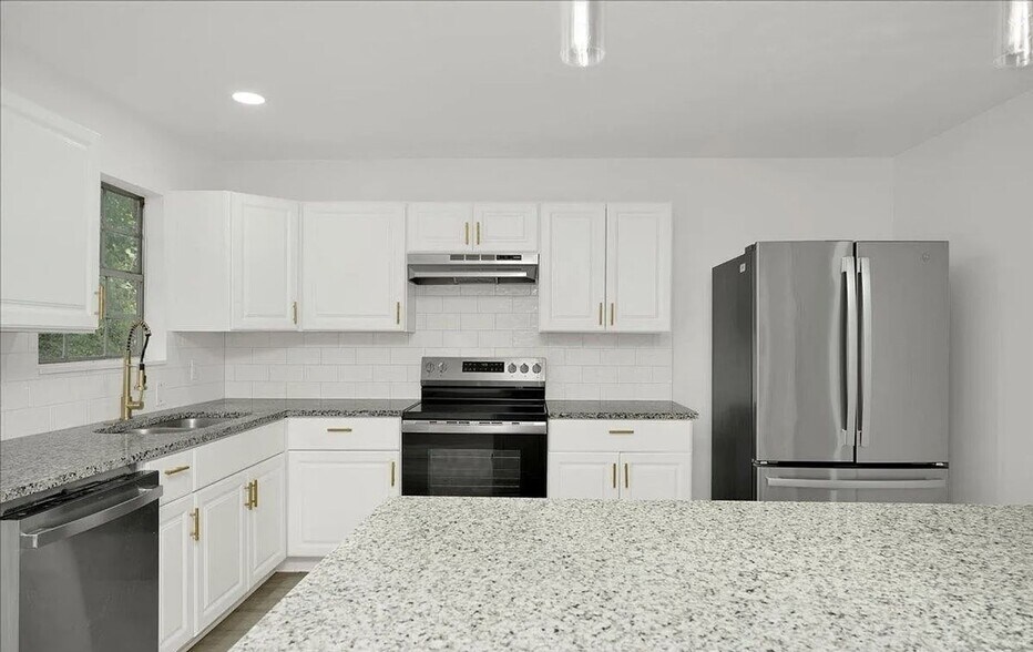 Building Photo - 5188 Goldmar Dr