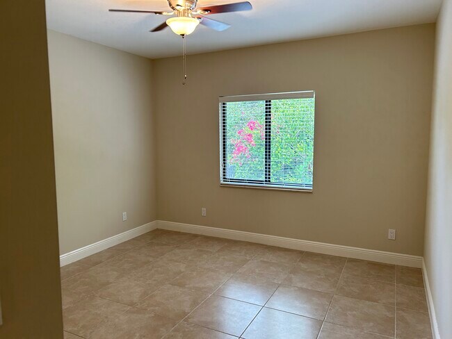 Building Photo - 4400 Vanda Dr