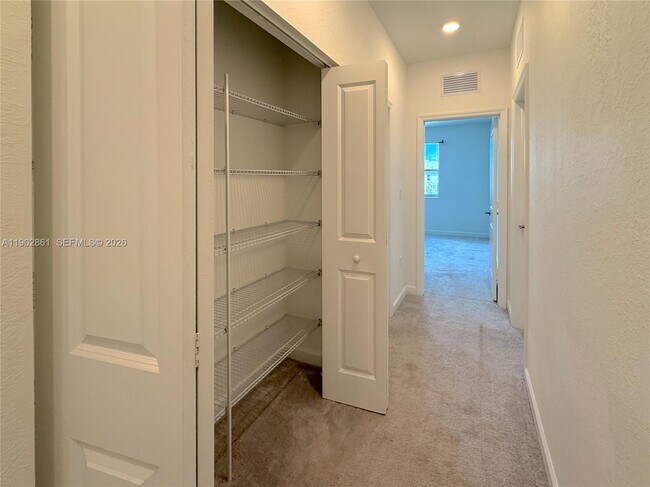 Building Photo - 1060 SE 26th Ter