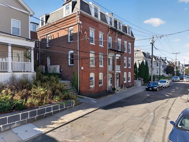 Building Photo - 21 Parker St